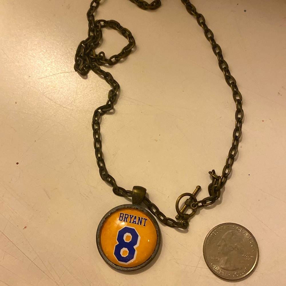 Kobe Bryant chain necklace